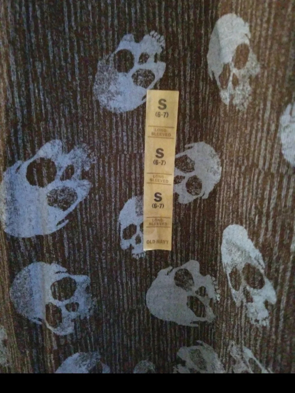 Old Navy Black Long-Sleeve Kids Tee with Blue Skull Print Size 6/7